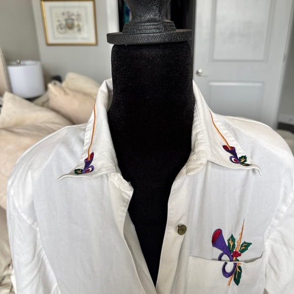 Karen Scott White Button-Down Shirt with Multicolor Embroidery - Picture 3 of 10